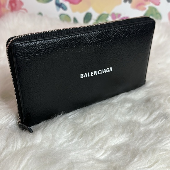 💯Authentic Balenciaga Black Leather Wallet🍀 - Picture 9 of 16